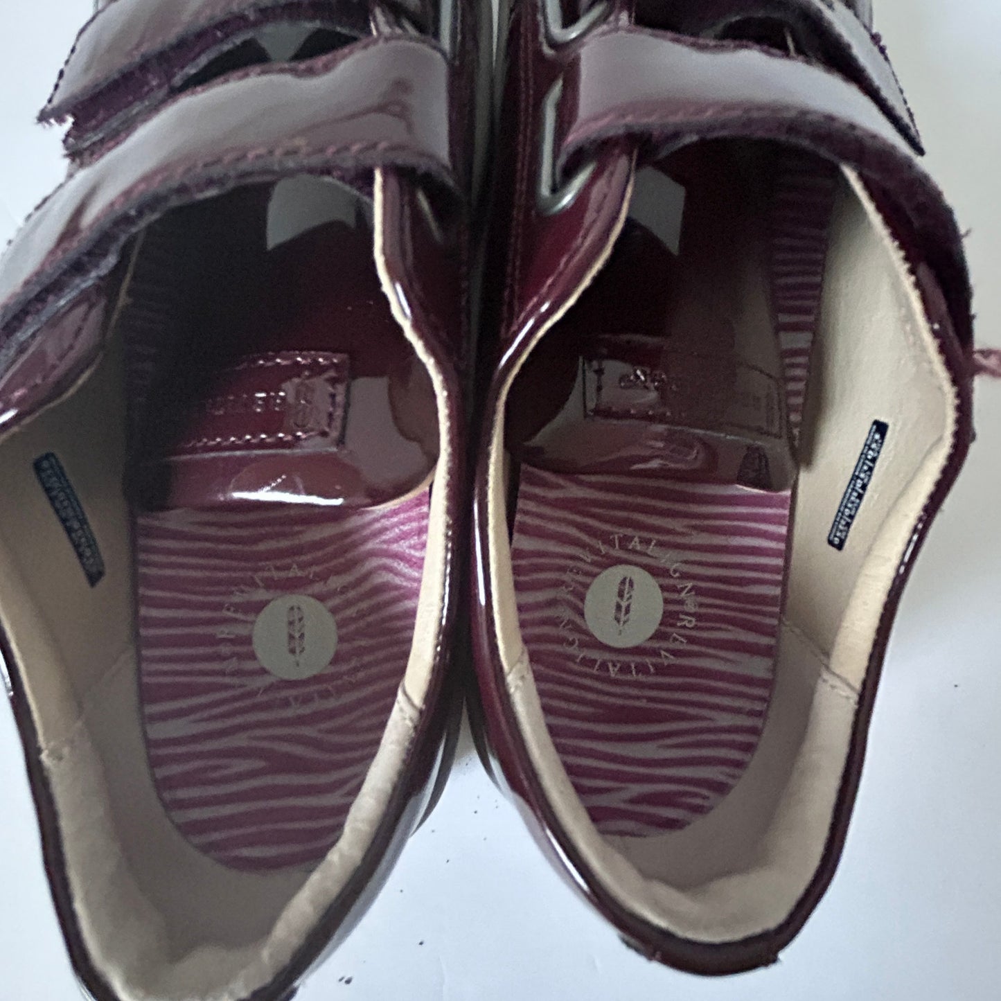 Revitalign Orthopedic Malibu Bella Burgundy Red Patent Sneakers Womens Size 5.5